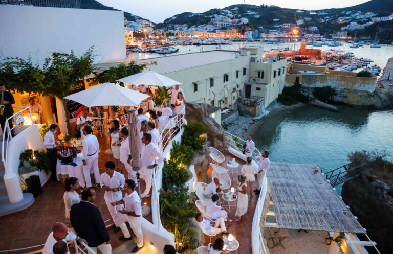 Isola di Ponza 2 GiugnoMiti, storie e legende - foto 19