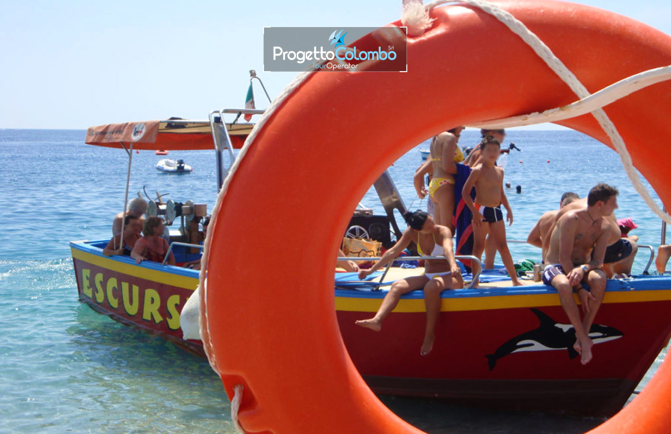 Sicilia, Viaggio in Bus Gt, Viaggio di Gruppo, Progetto Colombo, Tour operator, Taormina, Alcantara, Etna, Siracusa, Isole Eolie_Escursione "Tour Sicilia: Hotel 4 stelle a Taormina, escursione Etna, Gole Alcantara, Siracusa e Isole Eolie organizzazione Progetto Colombo Viaggi Bari."