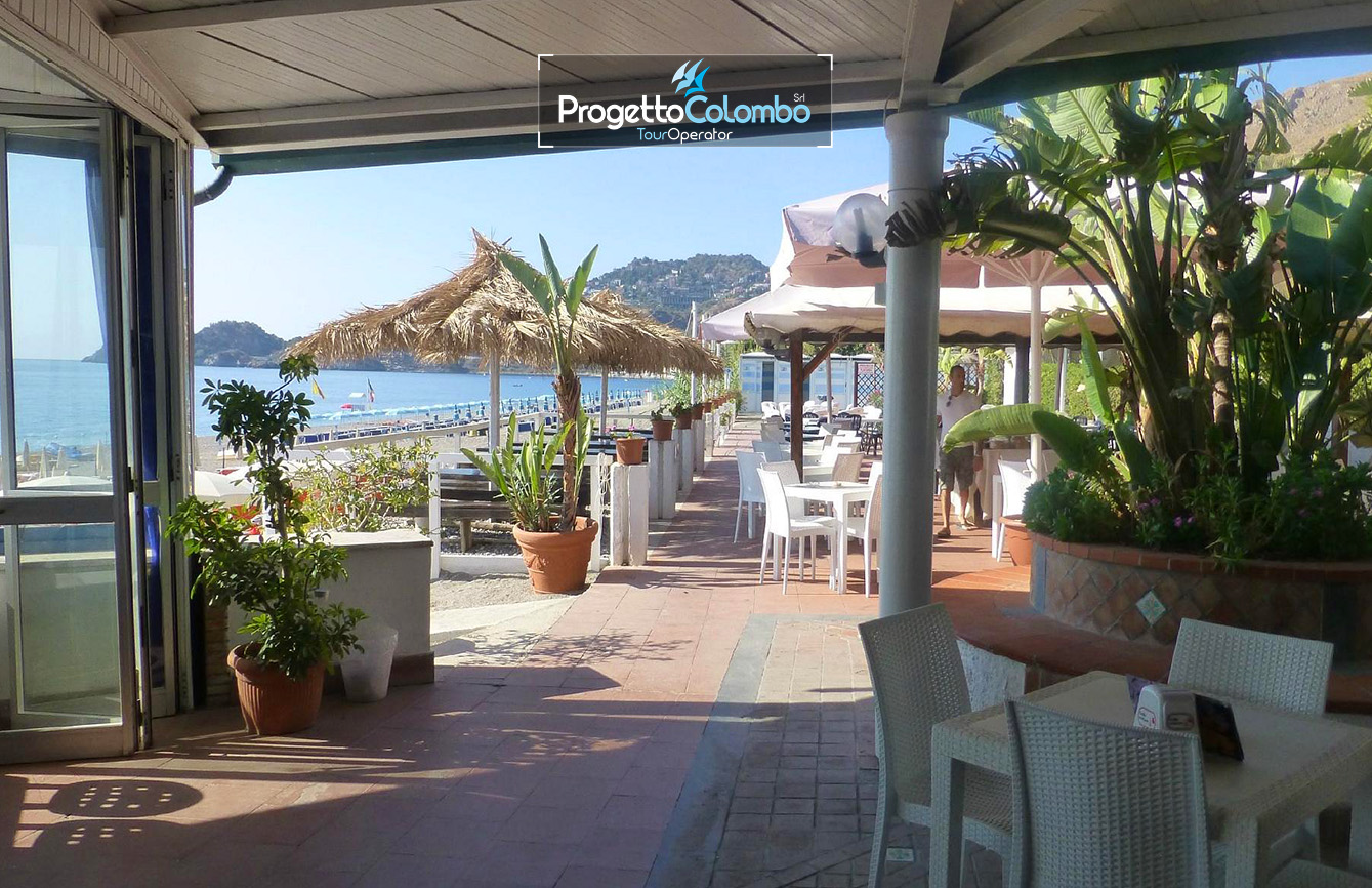 Sicilia, Viaggio in Bus Gt, Viaggio di Gruppo, Progetto Colombo, Tour operator, Taormina, Alcantara, Etna, Siracusa, Isole Eolie_Lido "Tour Sicilia: Hotel 4 stelle a Taormina, escursione Etna, Gole Alcantara, Siracusa e Isole Eolie organizzazione Progetto Colombo Viaggi Bari."