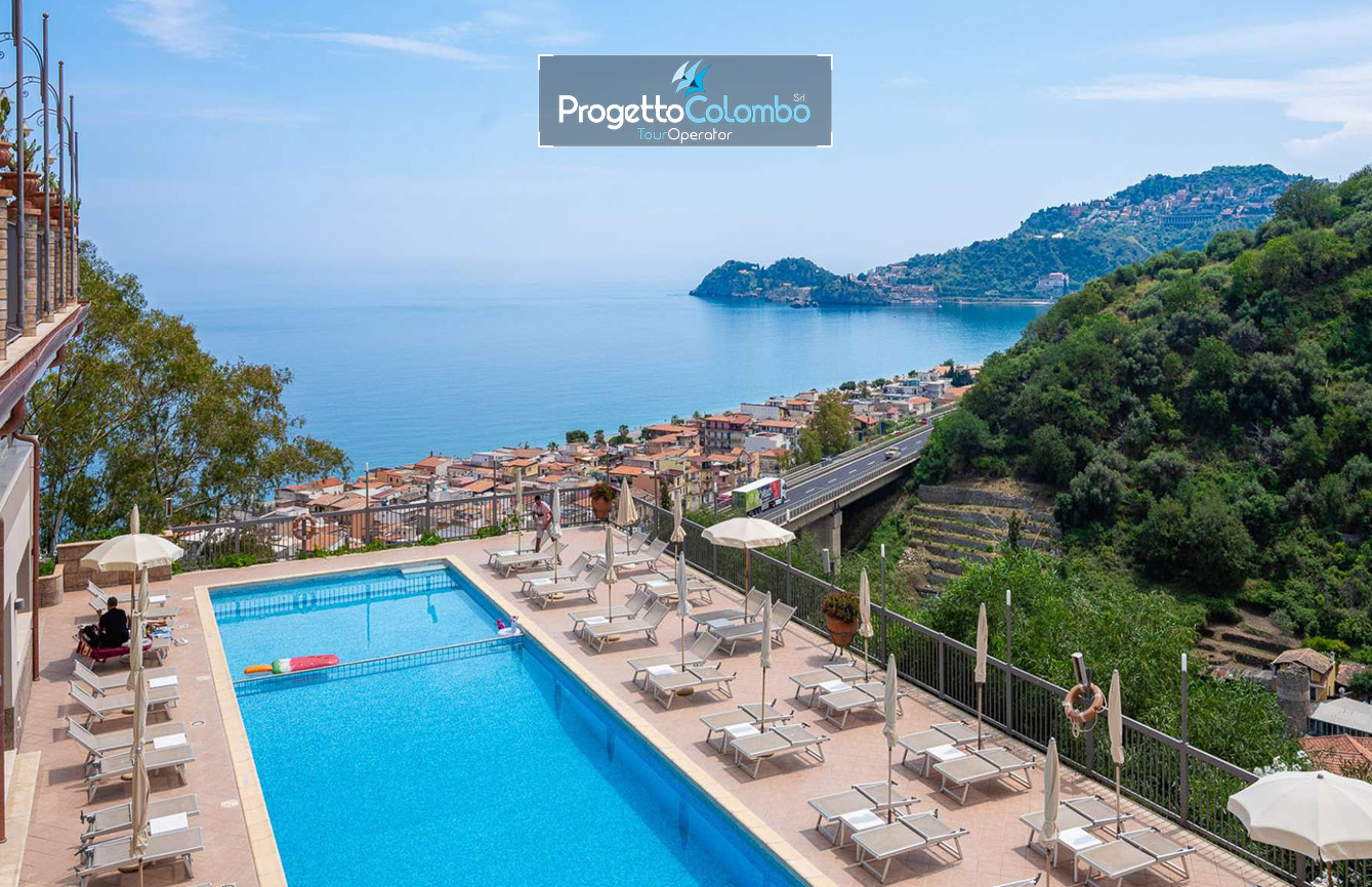 Sicilia, Viaggio in Bus Gt, Viaggio di Gruppo, Progetto Colombo, Tour operator, Taormina, Alcantara, Etna, Siracusa, Isole Eolie_Piscina "Tour Sicilia: Hotel 4 stelle a Taormina, escursione Etna, Gole Alcantara, Siracusa e Isole Eolie organizzazione Progetto Colombo Viaggi Bari."