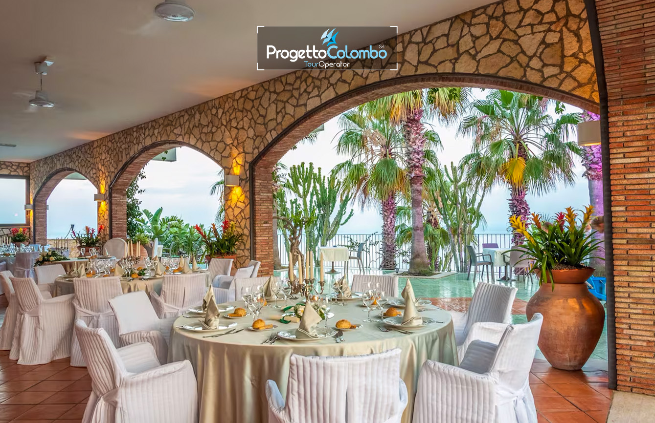Sicilia, Viaggio in Bus Gt, Viaggio di Gruppo, Progetto Colombo, Tour operator, Taormina, Alcantara, Etna, Siracusa, Isole Eolie_Ristorante "Tour Sicilia: Hotel 4 stelle a Taormina, escursione Etna, Gole Alcantara, Siracusa e Isole Eolie organizzazione Progetto Colombo Viaggi Bari."